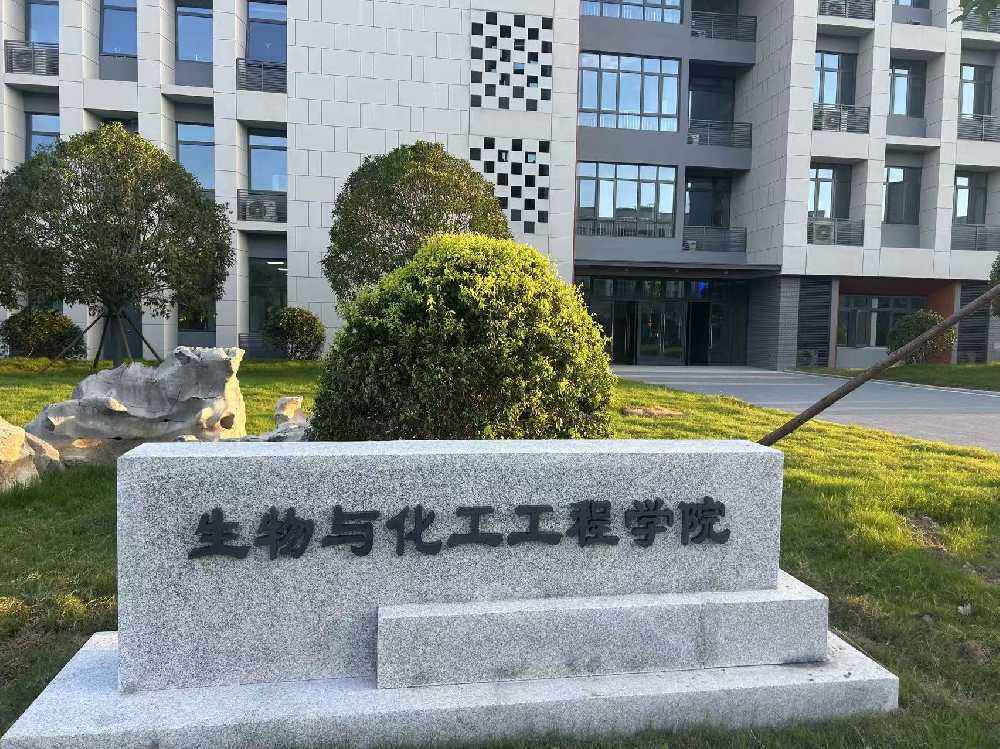 彭阳县扬州职业大学体育场高杆灯项目